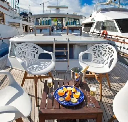 Charming Boat In Barcelona - Perfect Getaway Botel *