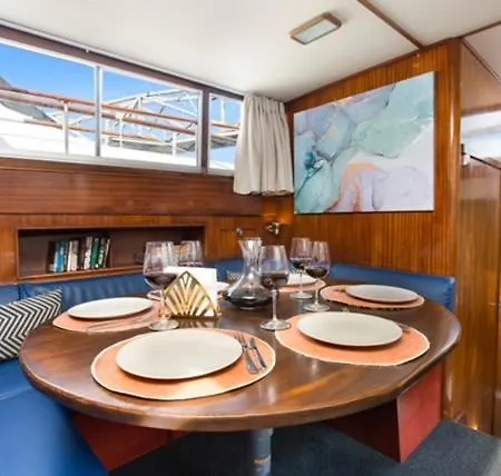 Botel Charming Boat In Barcelona - Perfect Getaway *
