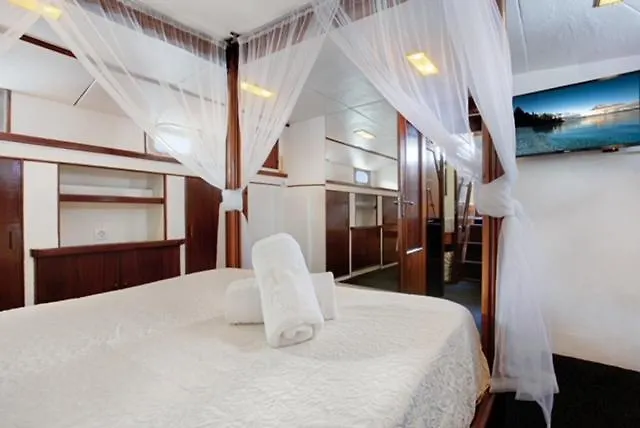 Ботель Charming Boat In Barcelona - Perfect Getaway