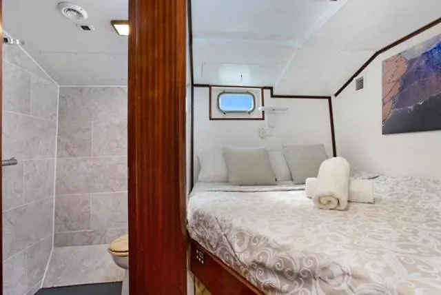 Charming Boat In Barcelona - Perfect Getaway *
