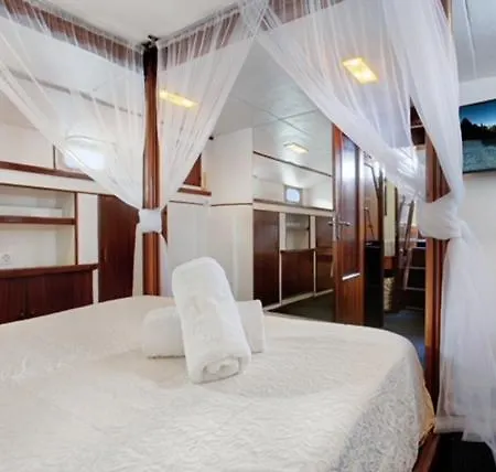 Båthotell Charming Boat In Barcelona - Perfect Getaway