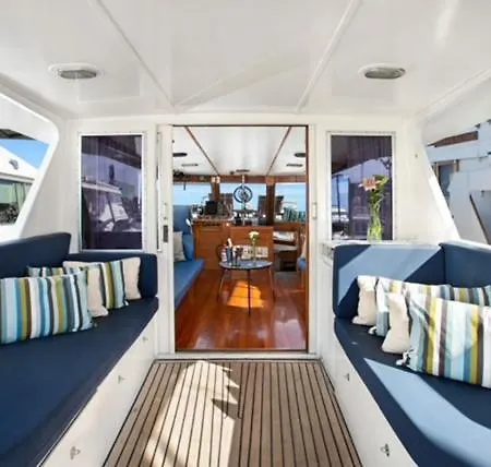 Charming Boat In Barcelona - Perfect Getaway Båthotell *