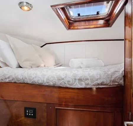 Båthotell Charming Boat In Barcelona - Perfect Getaway
